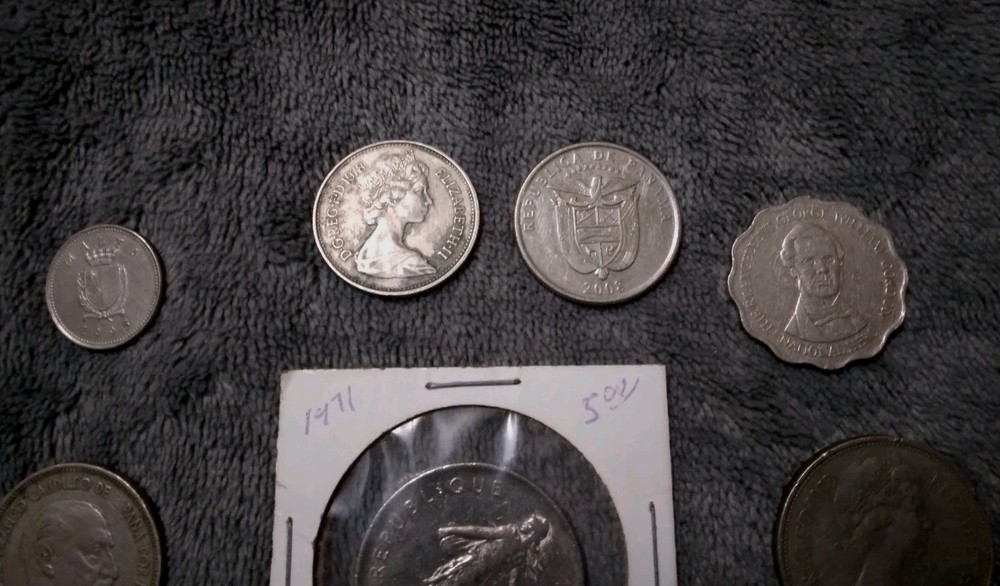 10 Assorted Collectible Coins