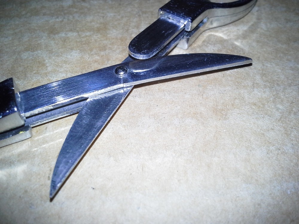 VTG. Mini Sewing Folding Scissors Pendant Sharp. Hongkong. VGC. Working