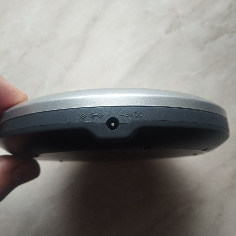 Philips EXP2460 Personal CD/MP3 Player with 100-Second Skip Protection Used