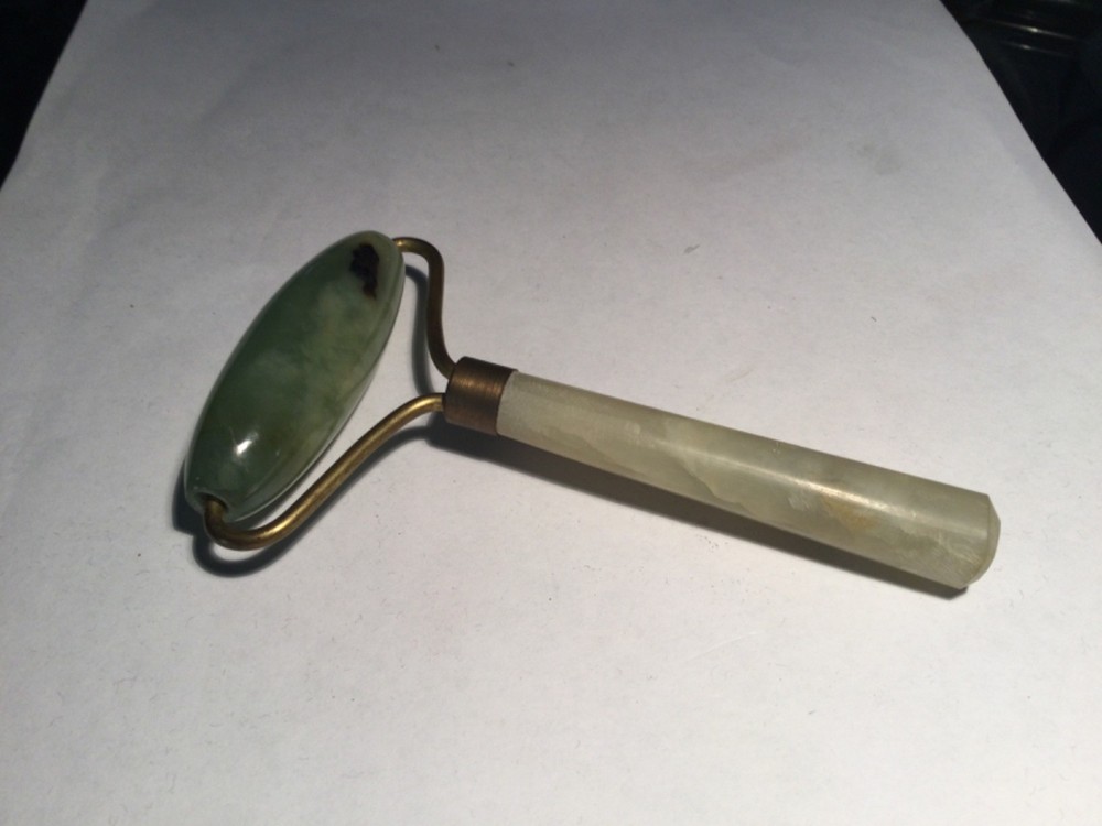 WHITE JADE GREEN JADE ROLLER