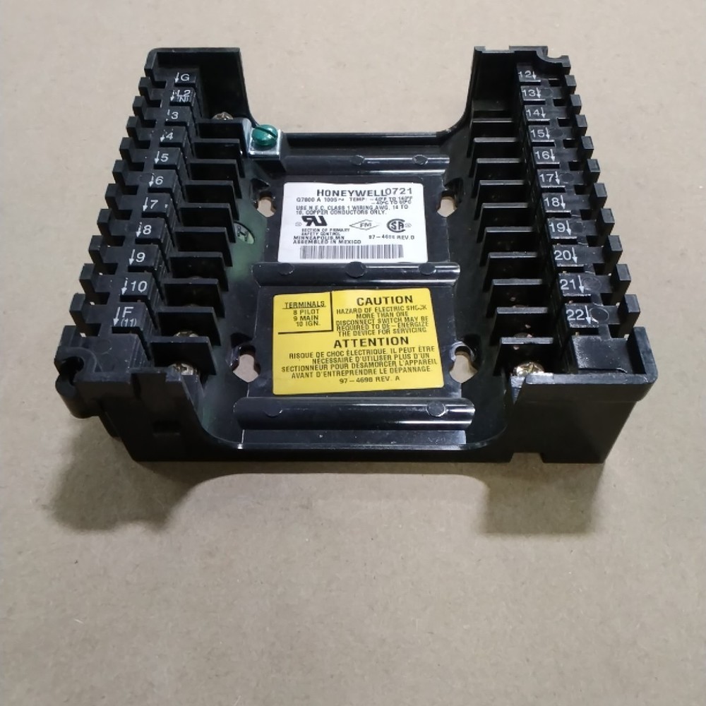 HONEYWELL 97-4696 BURNER CONTROL RELAY BASE 0721 E32