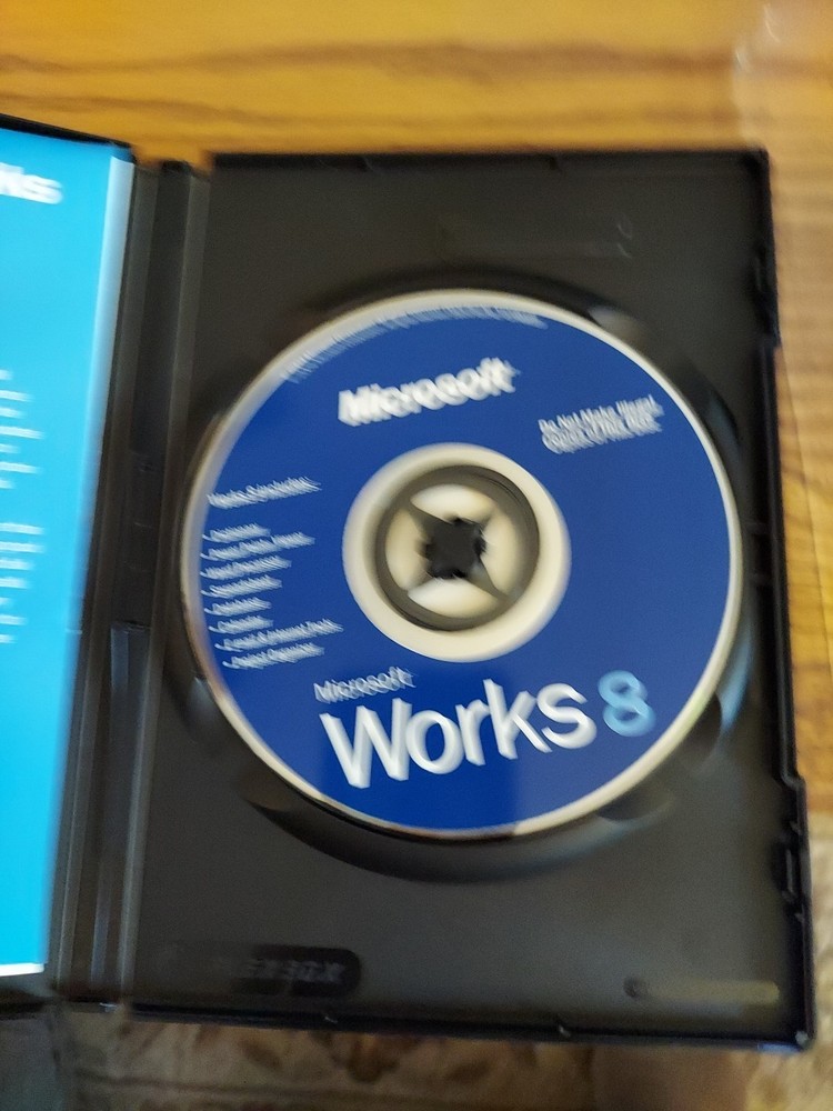 Microsoft Works 8 CD-ROM for XP, 2000, ME, 98, NT with Box, 2004