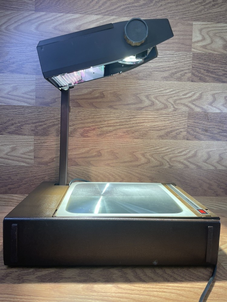 3M Visual Systems 2000 AG Portable Overhead Transparency Projector