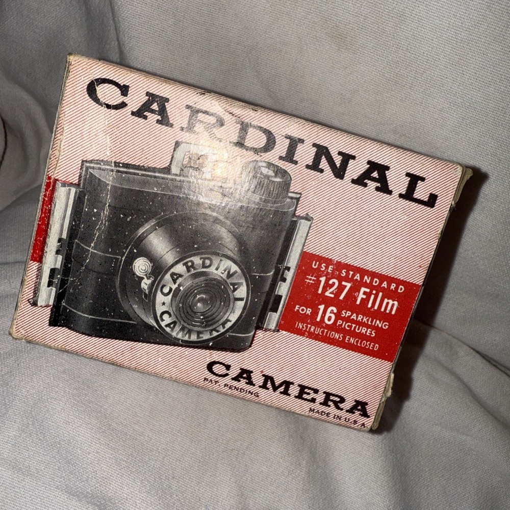 Vintage Cardinal Camera USA (C)