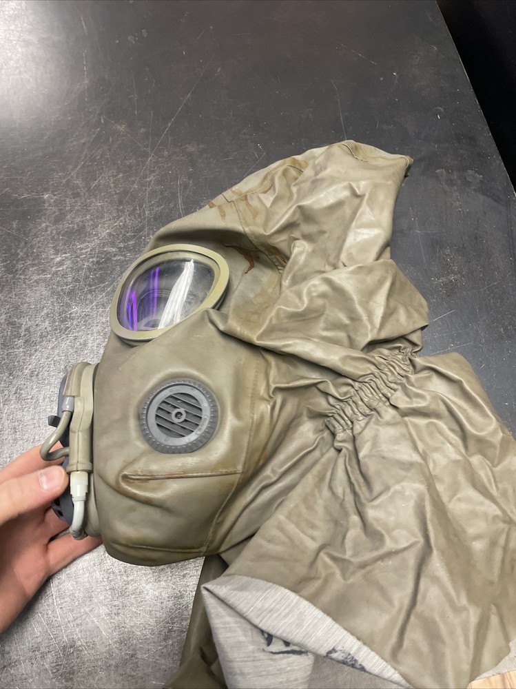 Czech M10M Gas Mask VINTAGE