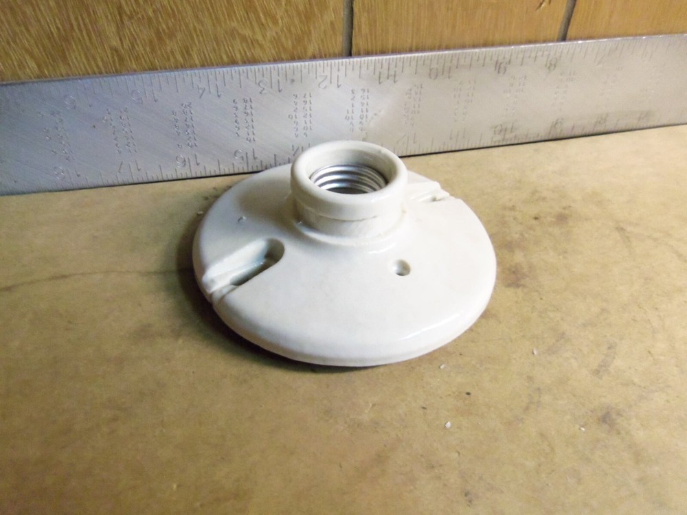 Leviton – Medium Base – Keyless Porcelain Lampholder – P/N: 9875 (NOS)