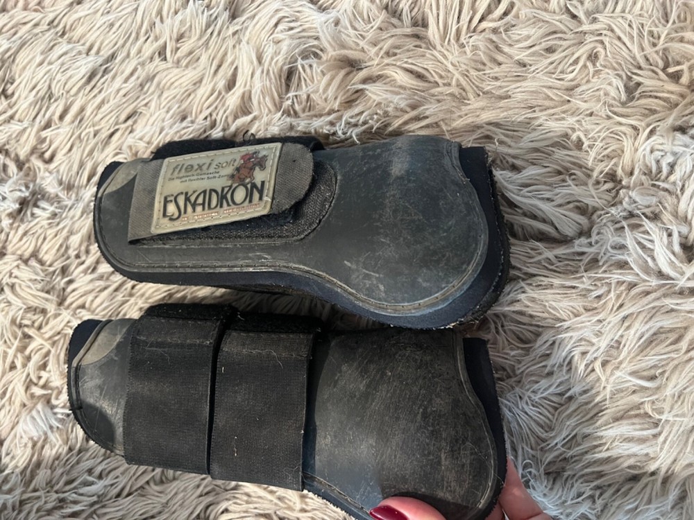 Eskadron Flexisoft open front Tendon Boots Neoprene Black horse size