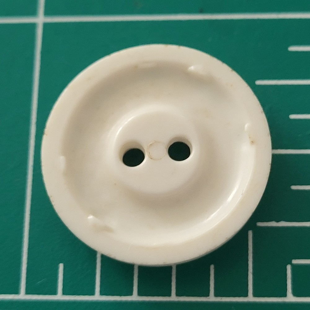Colt # 6 button white confirmed 3/4" excellent condition flower sew thru