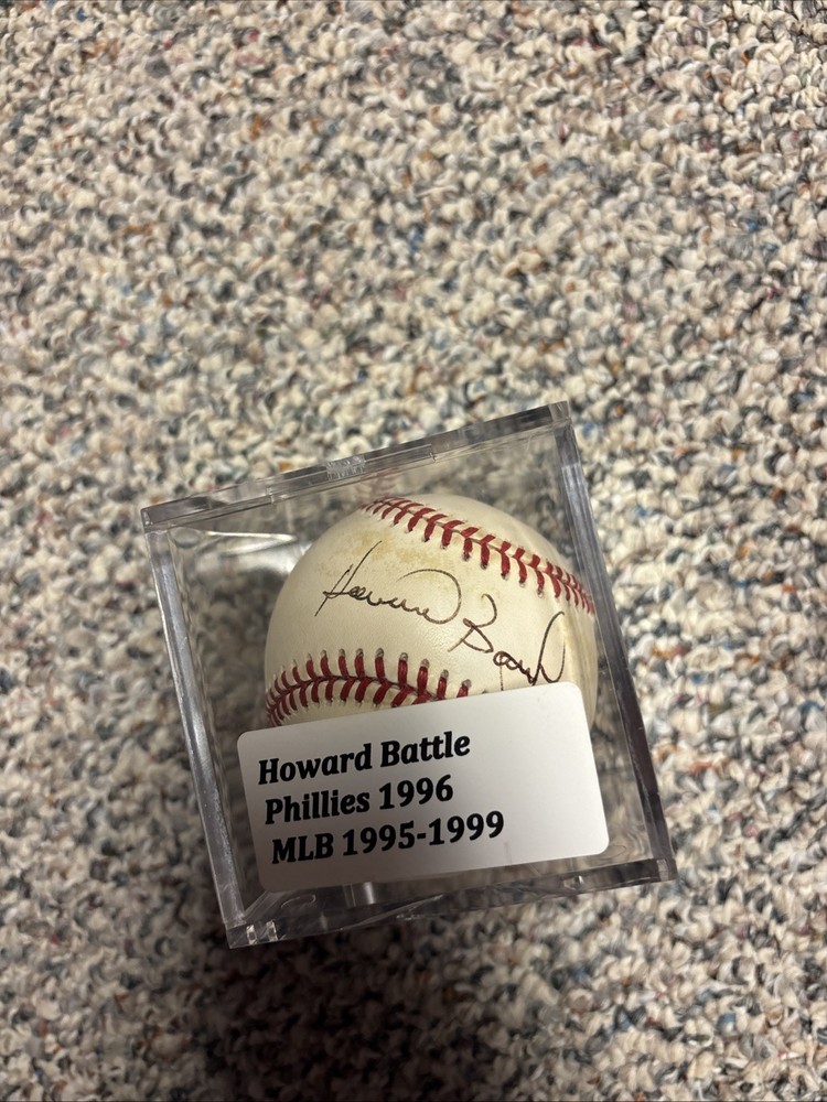 Howard Battle Autographed Baseball & Case, Phillies