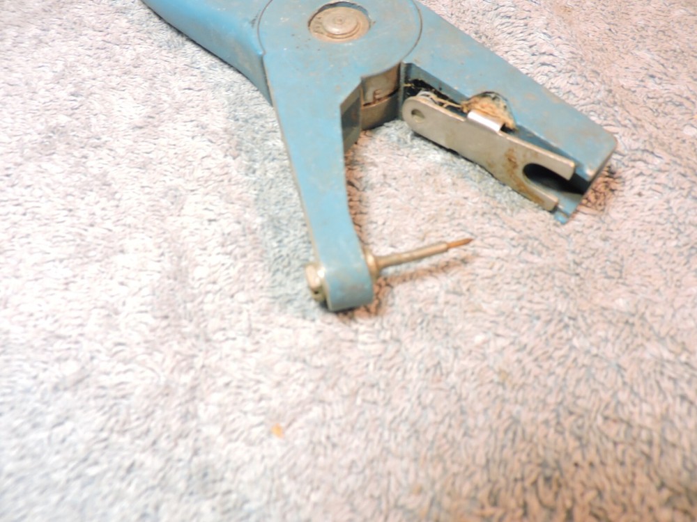 Allflex Retract-O-Matic Ear Tag Applicator Blue