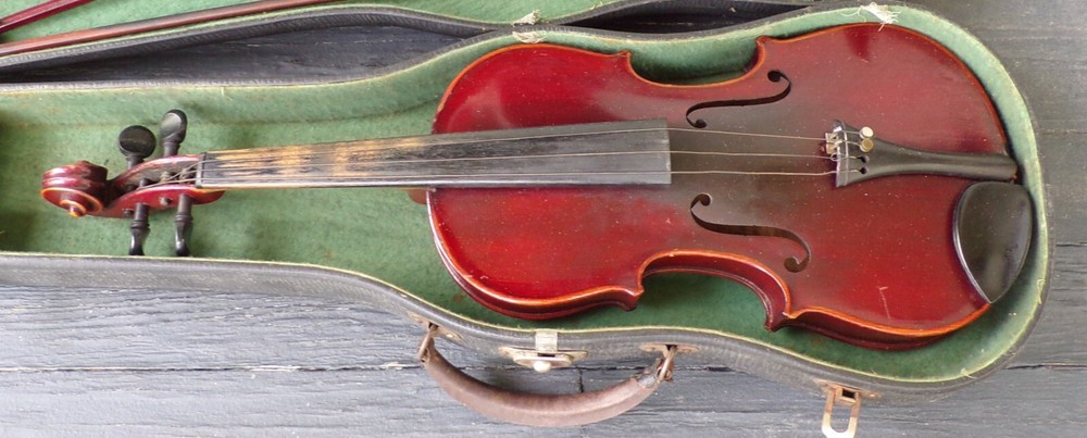 OLD VINTAGE VIOLIN W CASE SAXONY