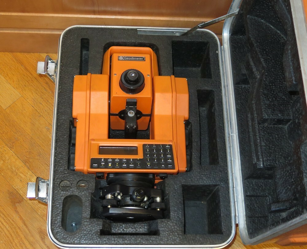 Geodimeter Robotic Survey Total Station & Case