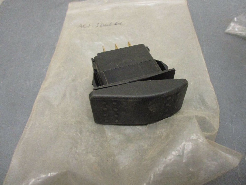 Carling  Rocker Switch 15 Amp 24 Volt