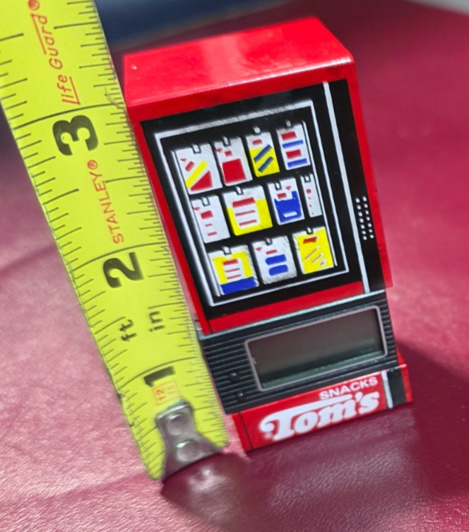 Tom's Snacks Clock Vending machine miniature Advertisement Needs battery