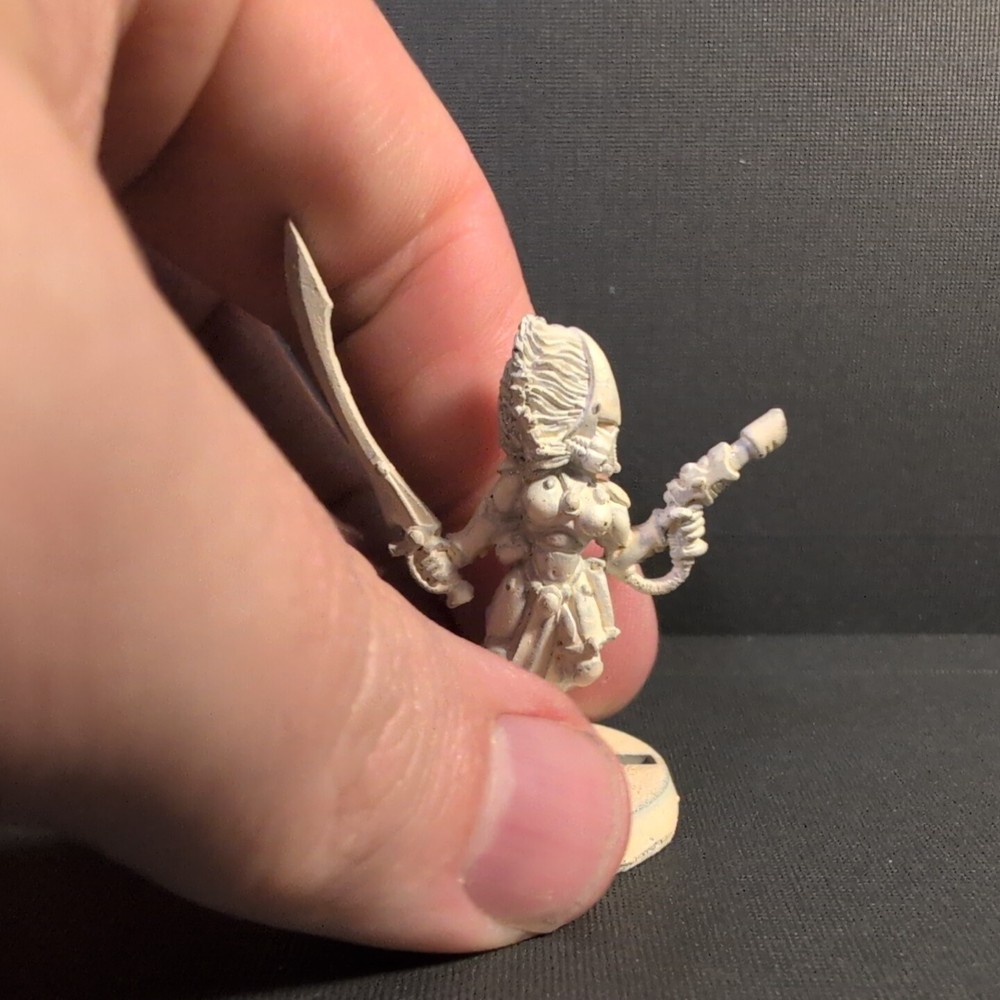 Howling Banshee - Eldar Rogue Trader Warhammer 40k Metal OOP Jes Goodwin