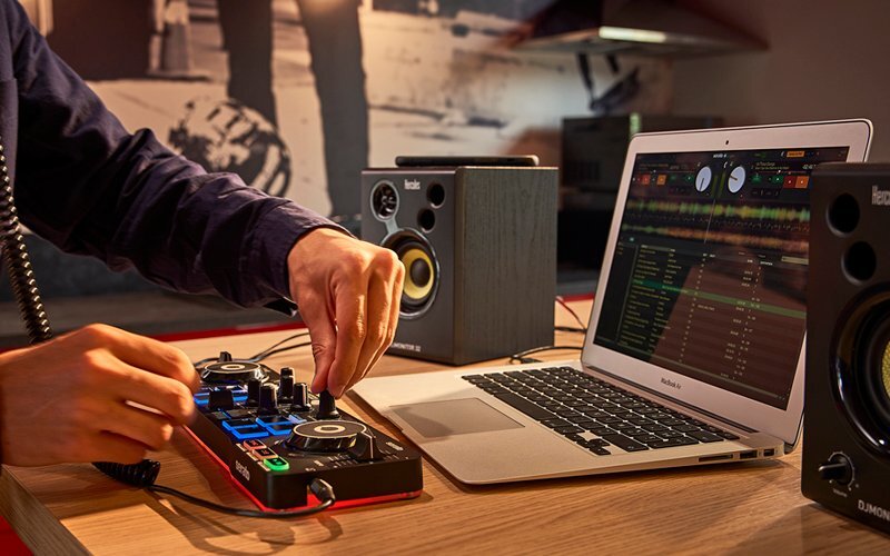 Hercules DJ Control Starlight Compact controller w/built-in sound card