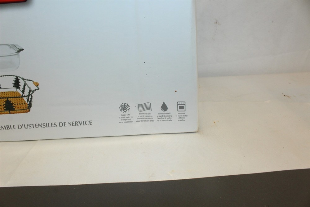 Pyrex 2 Piece Serverware Set 9 x 13 Clear Dish With Tree Design Basket Holder