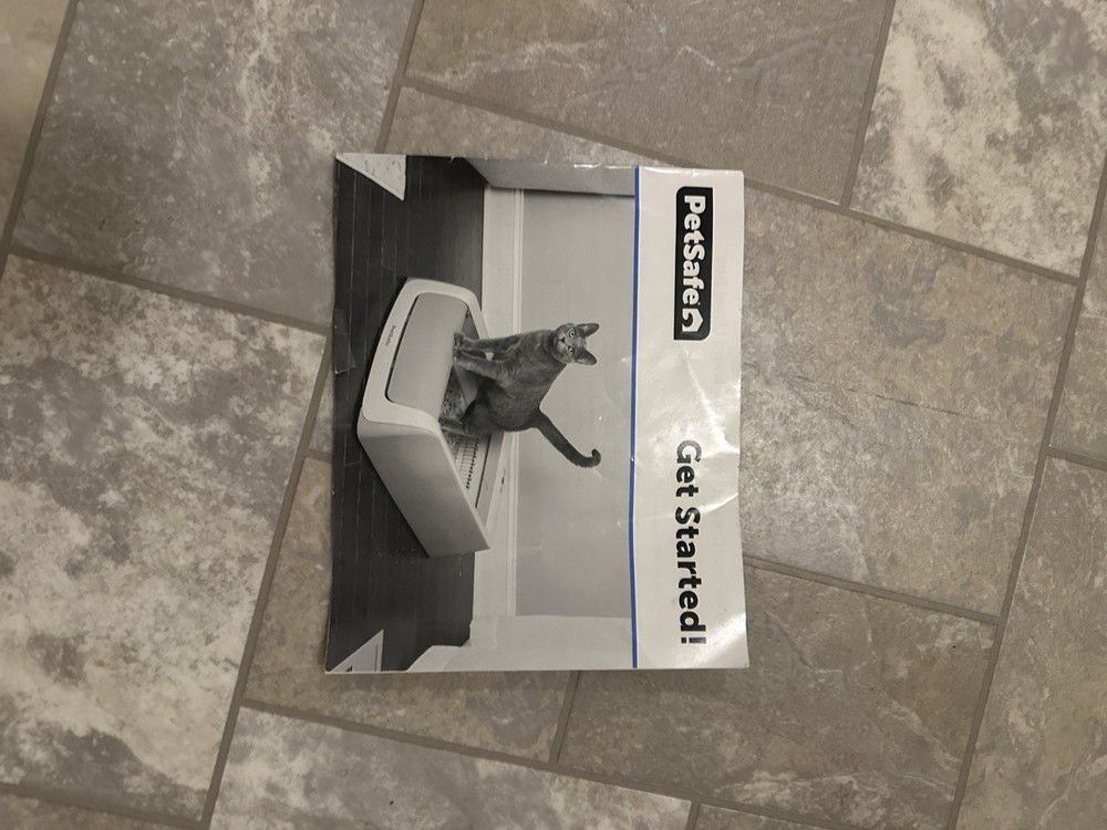 PetSafe ScoopFree front entry Covered Self Cleaning Litter Box - Used