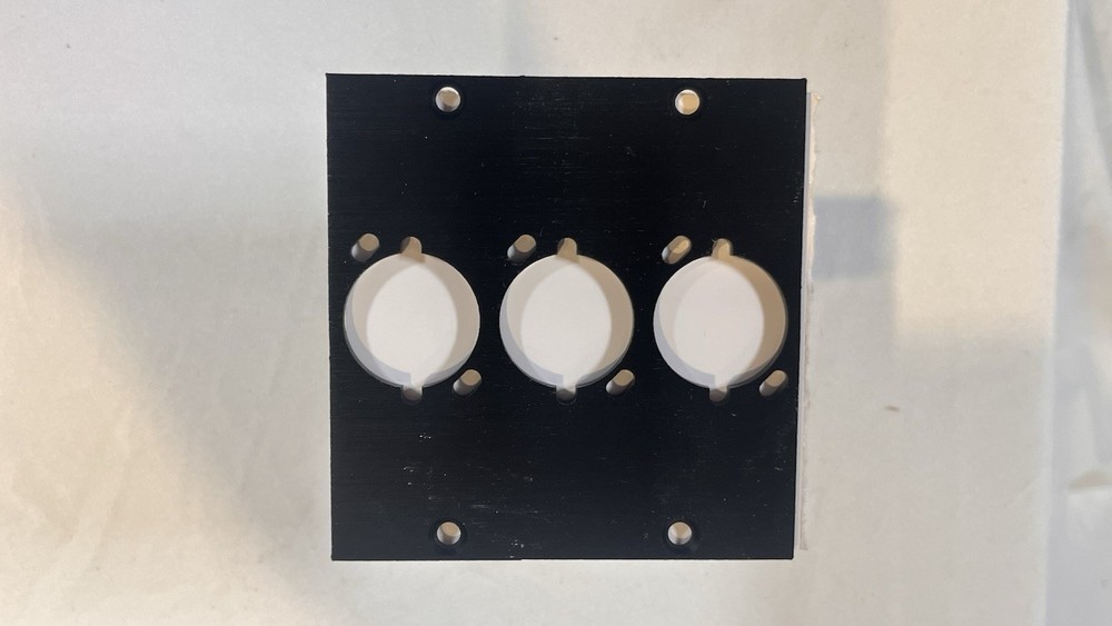 Middle Atlantic UNIV3 Three-Space Universal UCP Module