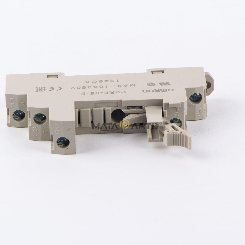 1PC Omron Relay Socket P2RF-05-E 10A 250V 5 Pins New
