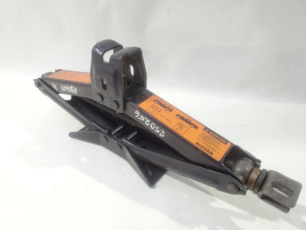 2006 Nissan Titan OEM Jack With Tools