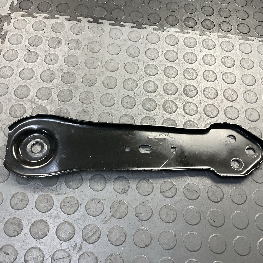 2019-2022 CHEVY BLAZER REAR LEFT DRIVER SIDE SUBFRAME SUPPORT BRACKET MOUNT OEM