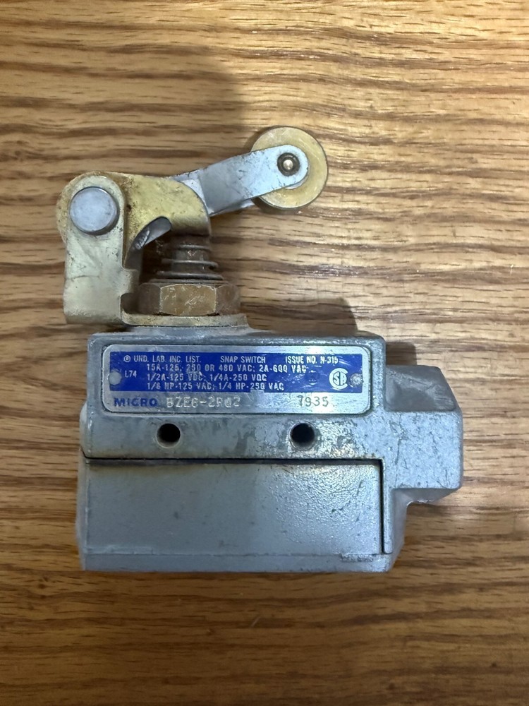 Honeywell Micro Switch BZE6-2RQ2 Plunger Limit Switch 15A