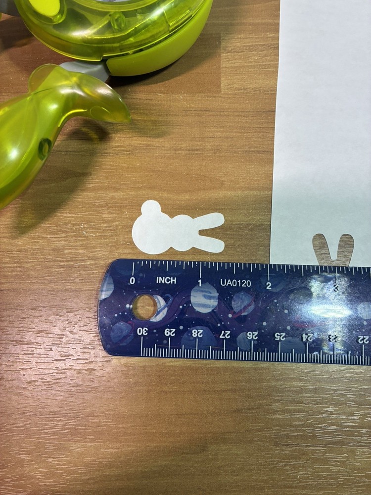 Fiskars Easy Squeeze Easter Bunny Punch 2010 USED