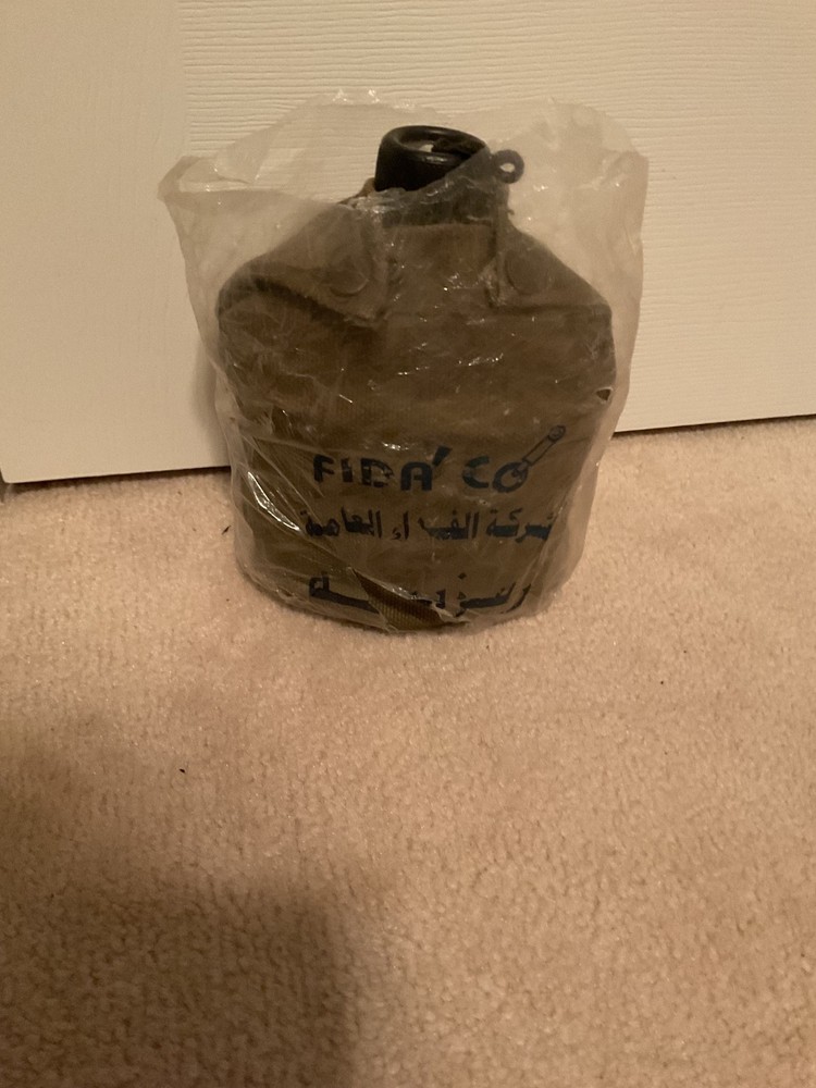 Iraq Canteen , Cover, Cup In Issue Plastic