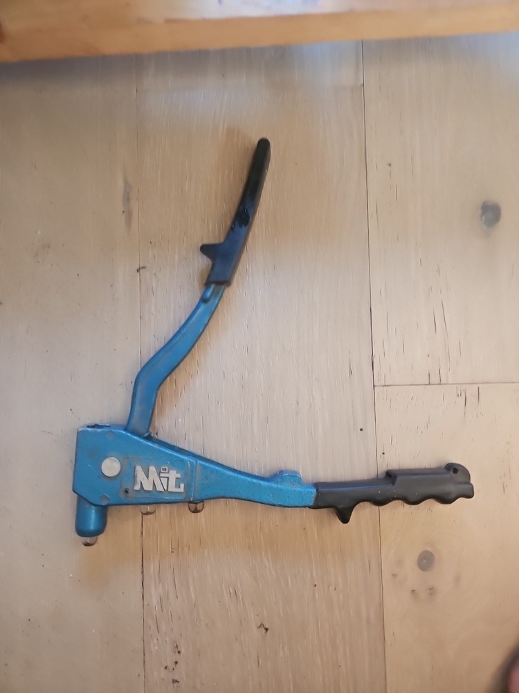 MIT Michigan Industrial Tools Rivet Gun - Riveter Pre-owned Owned