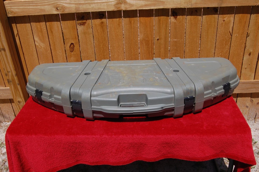 Plano Protector Series PillarLock Camo Compact Bow & Arrow Case model # 1111