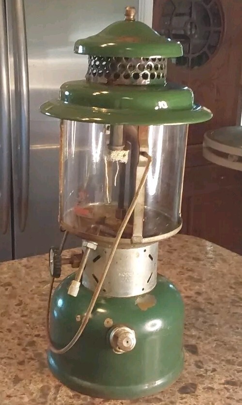 Vintage Coleman Lantern 2/1962 Model 220E