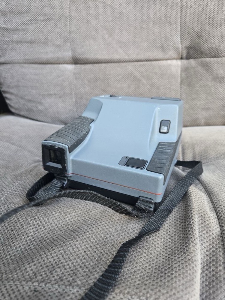 vintage polaroid camera￼