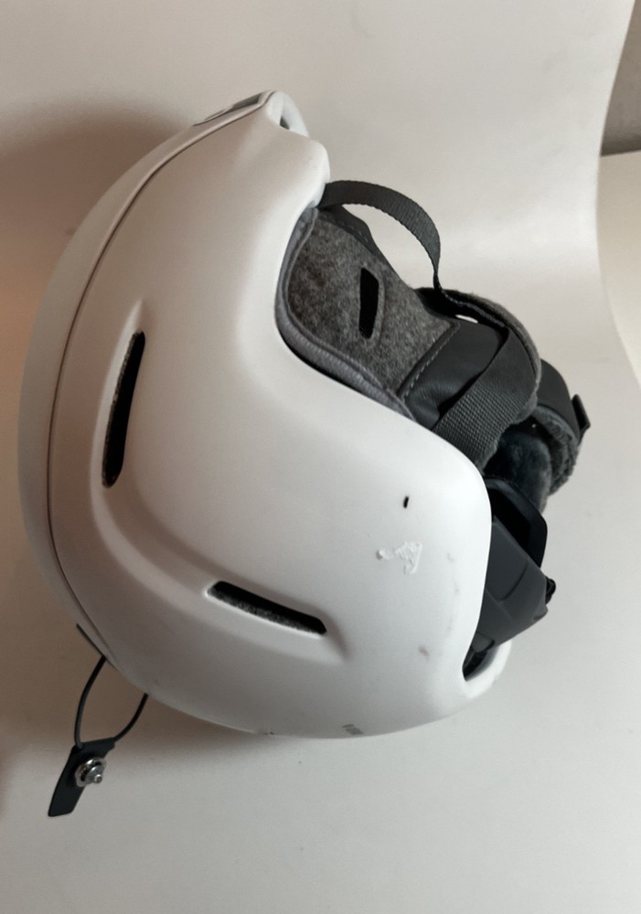 White Medium Giro AVERA MIPS Helmet White