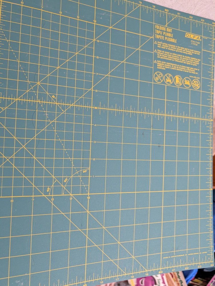 Olfa Folding Cutting Mat 17" x 24" Green