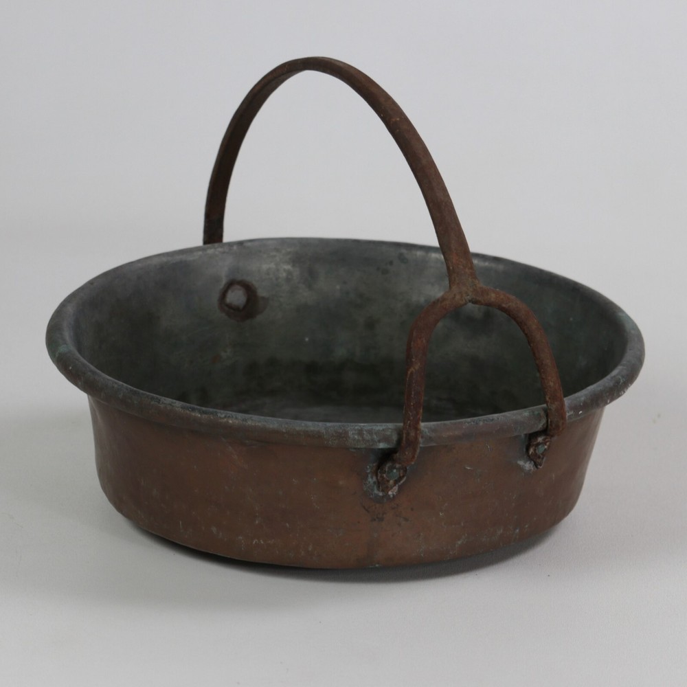 12" Diameter Antique Rustic Rolled Rim Hammered Copper Pan Wrought Iron Handle