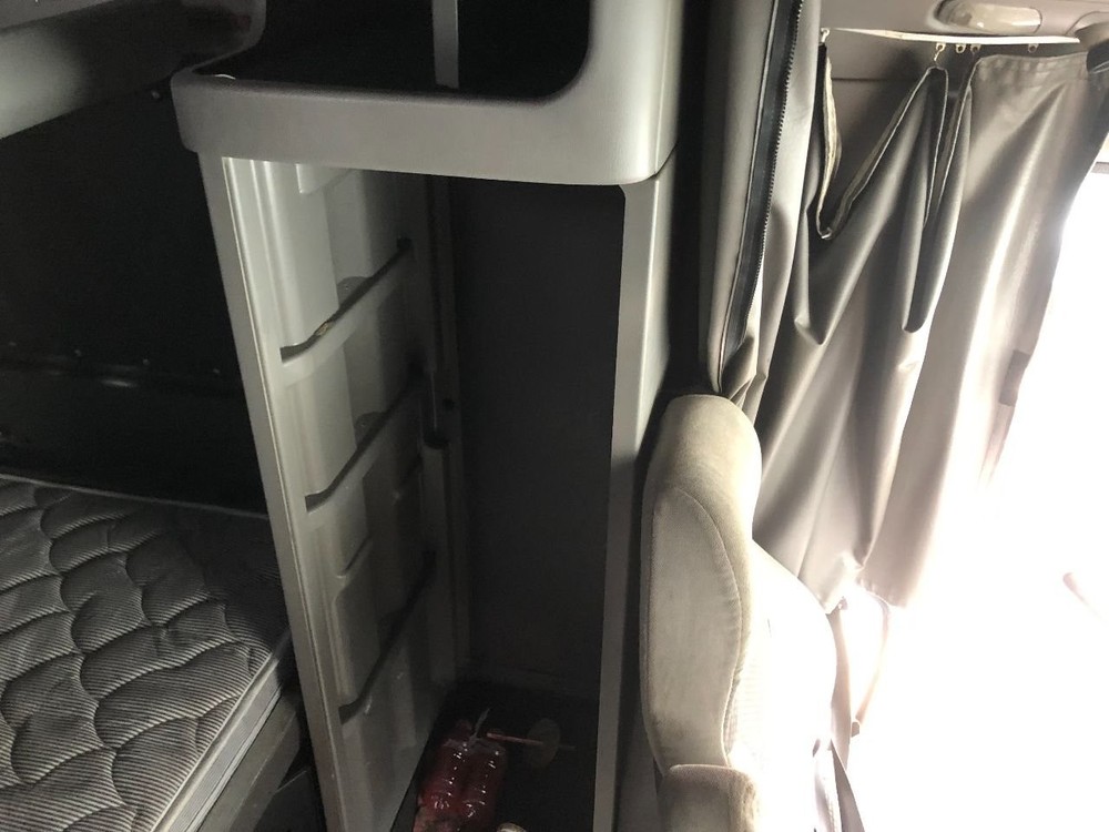 Peterbilt 387 Left/Driver Sleeper Cabinet - Used