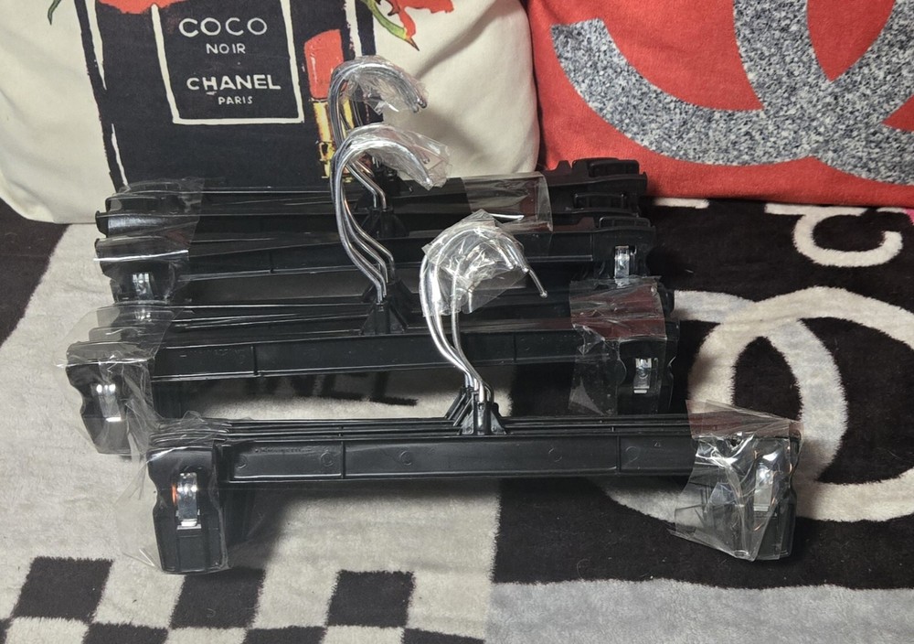 BUNDLE BLACK CLOTHES HANGERS WITH CLIP 45PC