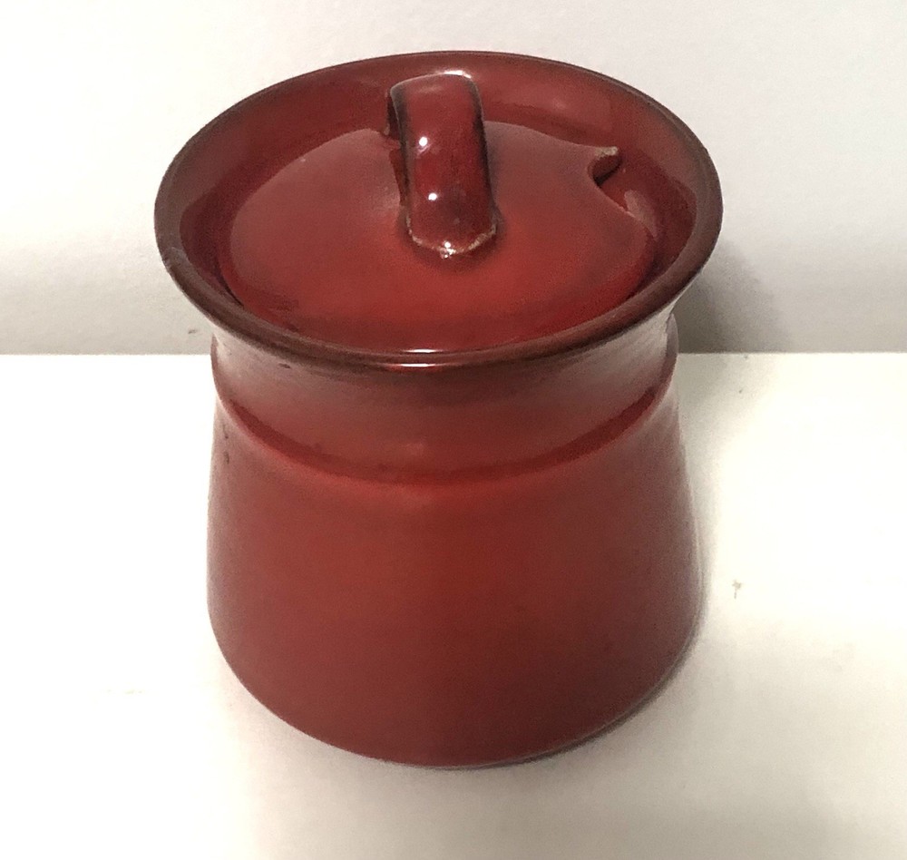 Red-glazed seasoning jar