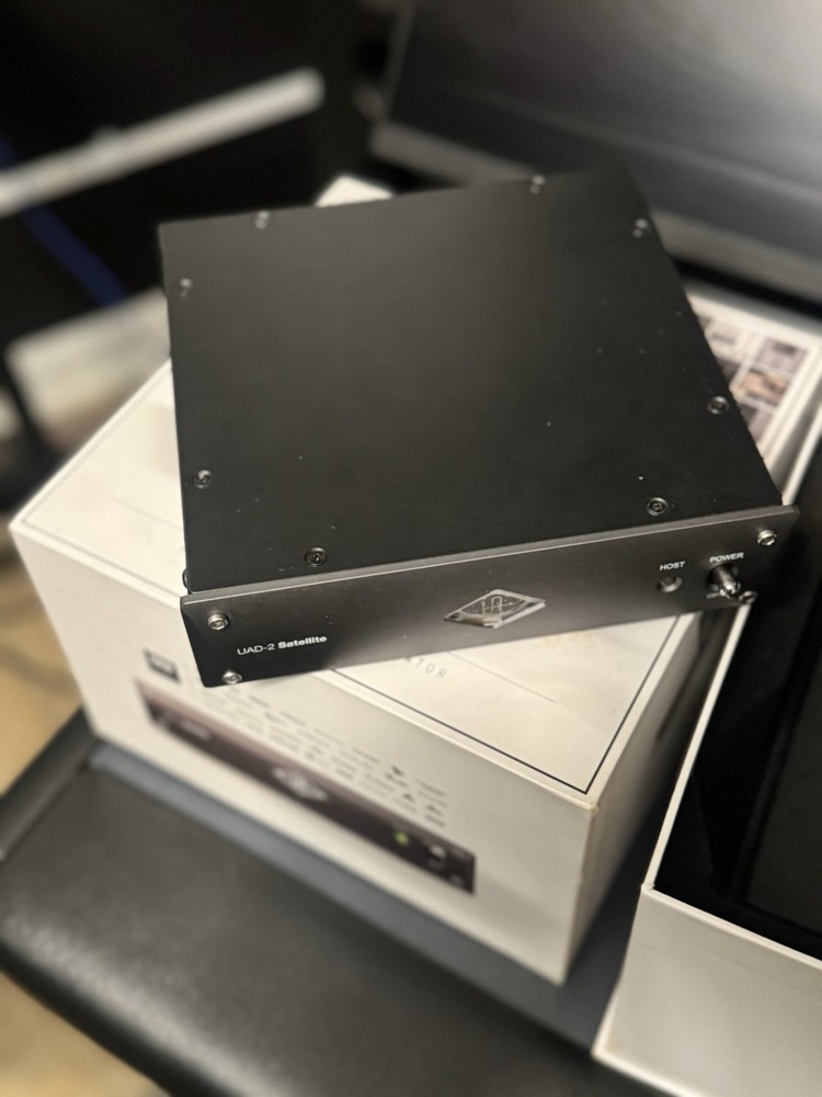 Universal Audio UAD-2 Satellite Thunderbolt Audio Interface w/ Adapter & Cable