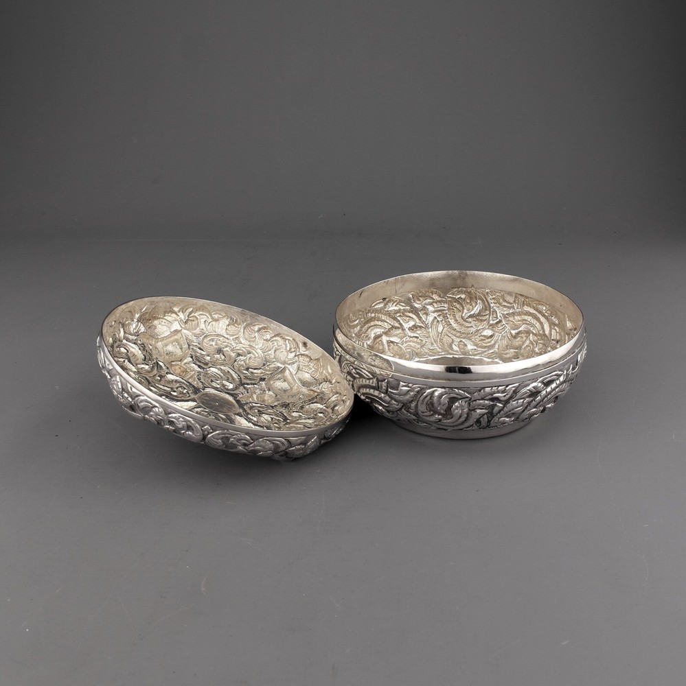 Antique Ornate Solid Sterling Silver Thai Thepanom Repousse Lidded Bowl.