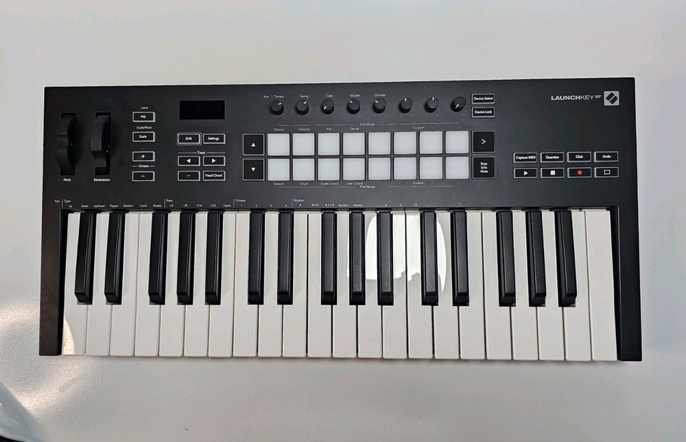 Novation Launchkey 37 MK3 MIDI Keyboard Controller USB Tested Working Used