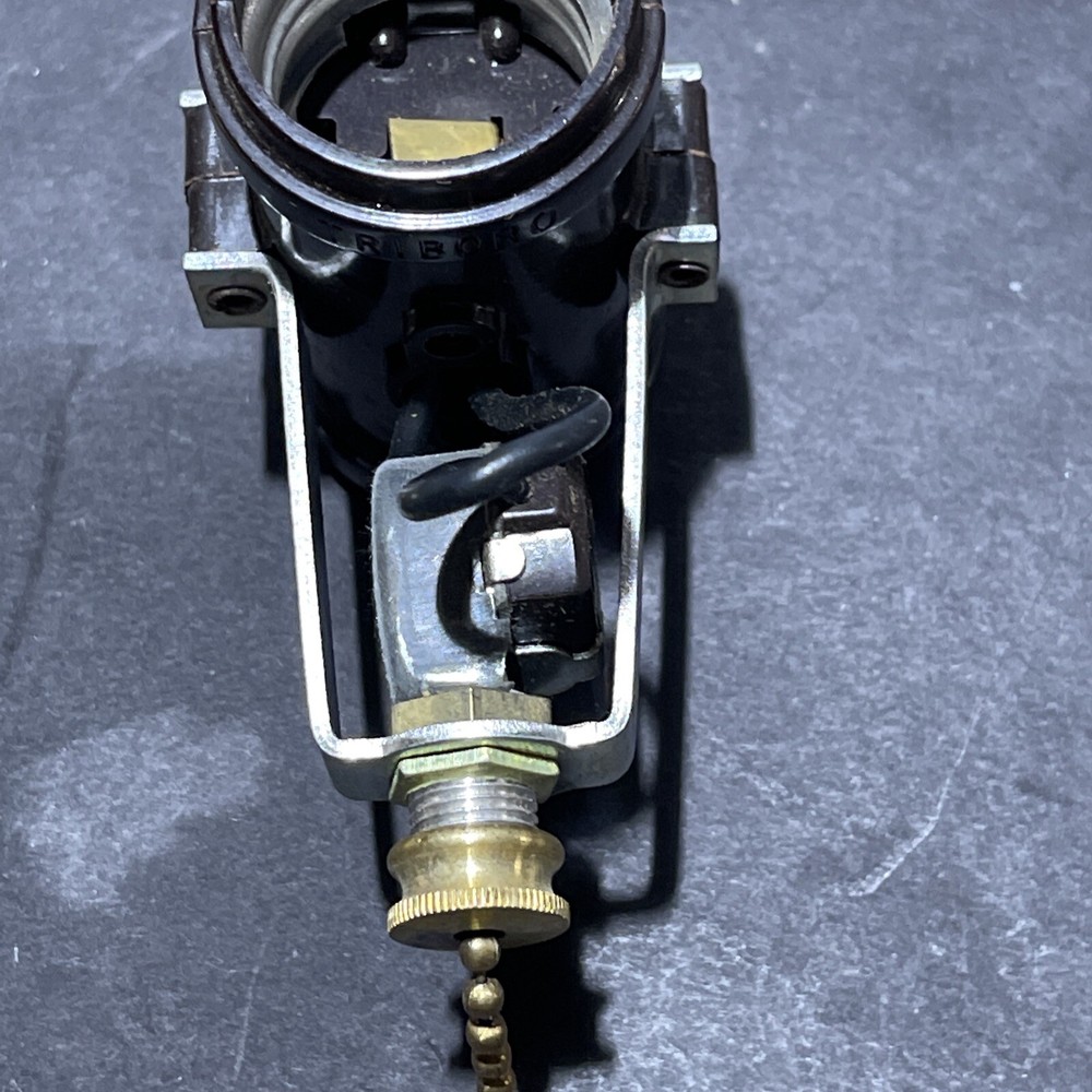 Triboro 2-Light Socket Cluster Pull Chain Lampholder 660W 125/250V