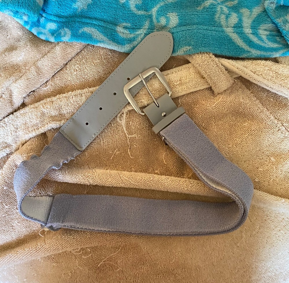 Stretchy belt for woman’s softball grey