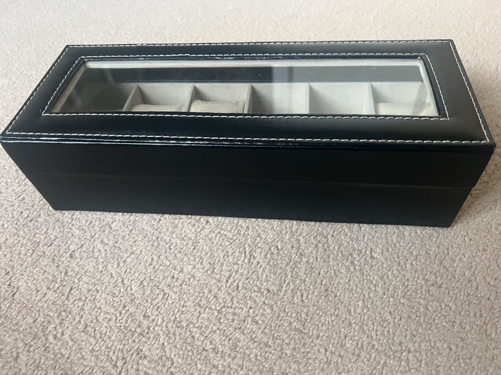 6-Slot Watch Box – 2 cushions missing