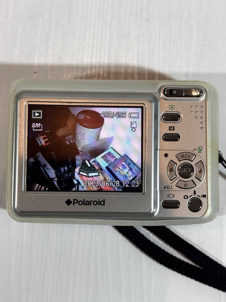 WORKING Polaroid i832 8.0 MP Digital Camera - Silver