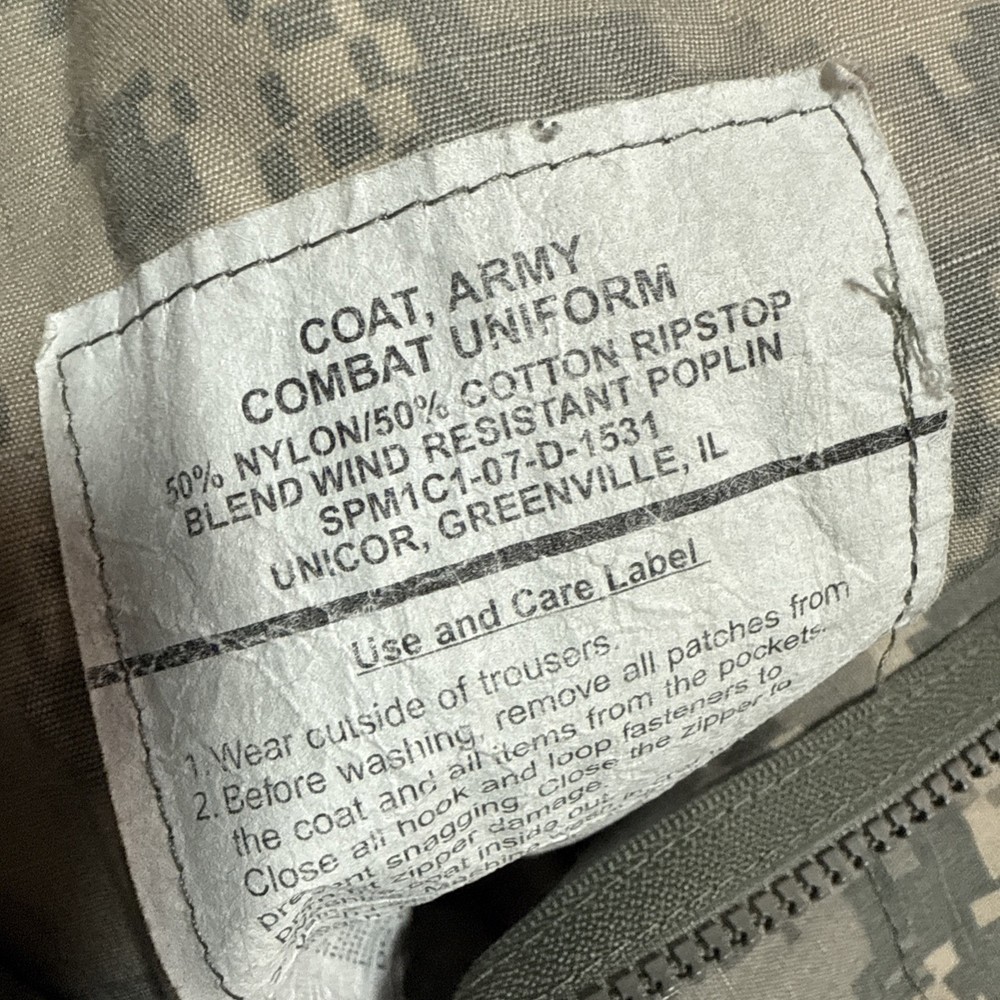 ACU Digital Jacket Medium-Regular NSN: 8415-01-519-8510