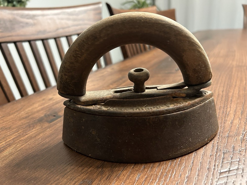 Antique Flat Cast Iron (Sad Iron)