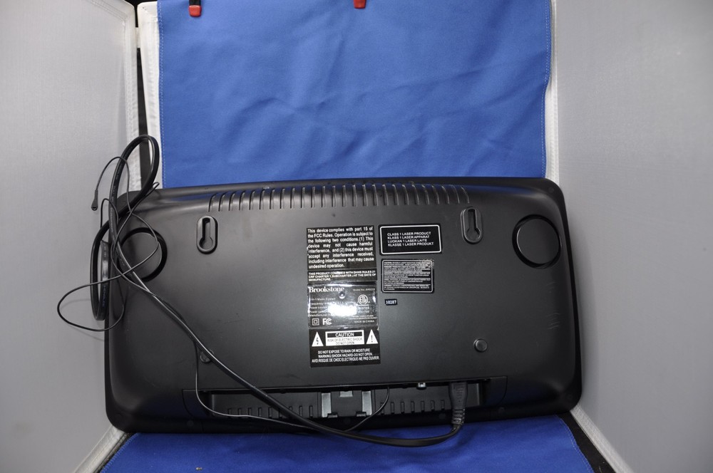 Brookstone Wall Mount CD/ IPOD/ Tuner Tested Working