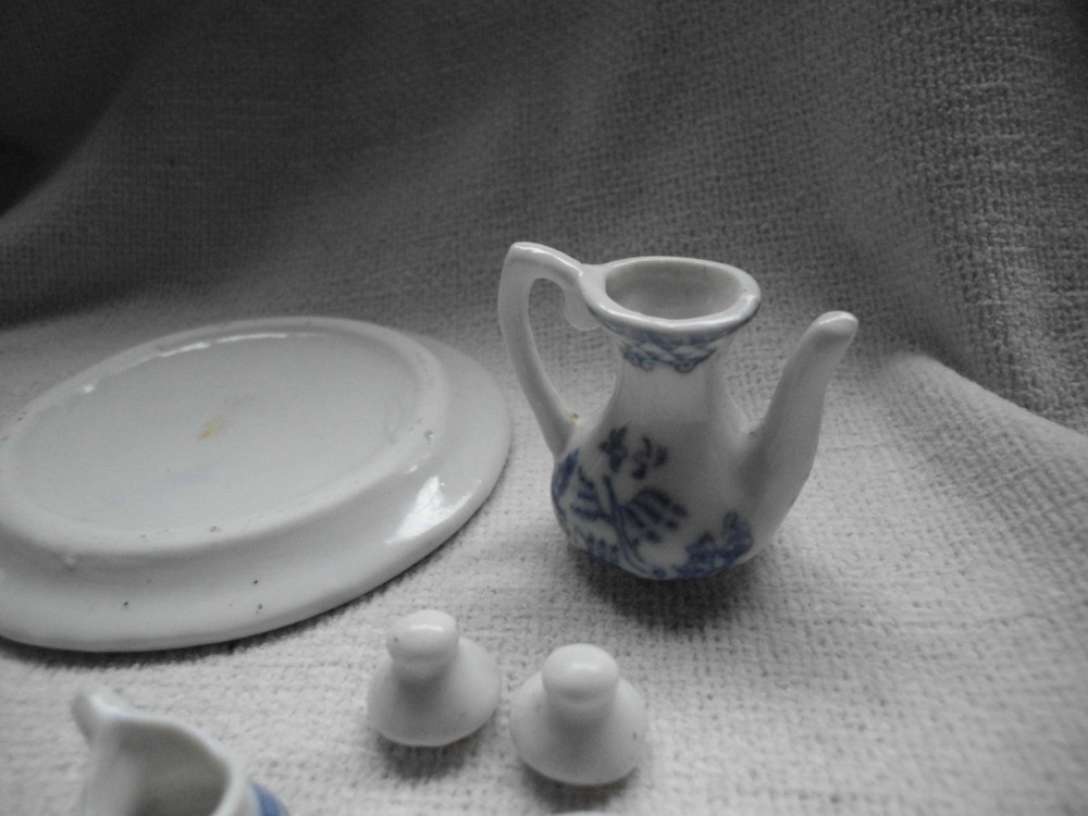 MINIATURE BLUE & WHITE WILLOW PATTERN TEA SET ~
